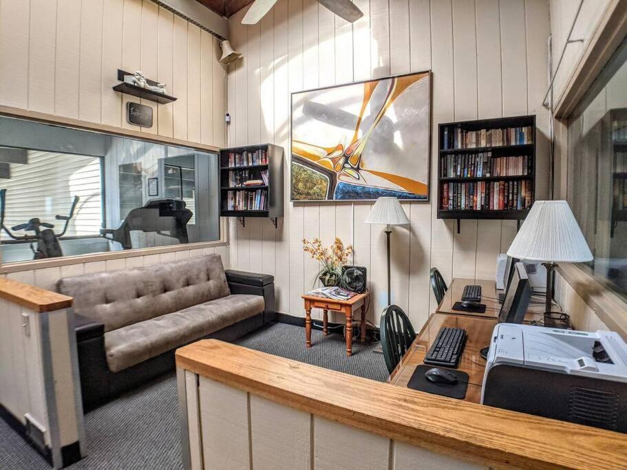Cute Lower Level Cedar Lodge Room With Balcony & Lake Views! Laconia Exterior foto