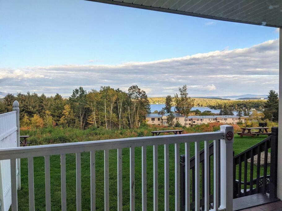Cute Lower Level Cedar Lodge Room With Balcony & Lake Views! Laconia Exterior foto
